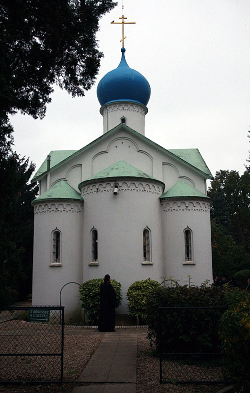 Русское кладбище Сен Женевьев де Буа